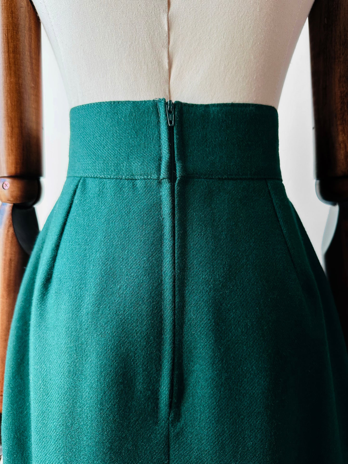 1980s Made in Canada Emerald Green Wool Blend Pencil Skirt - Sz.M