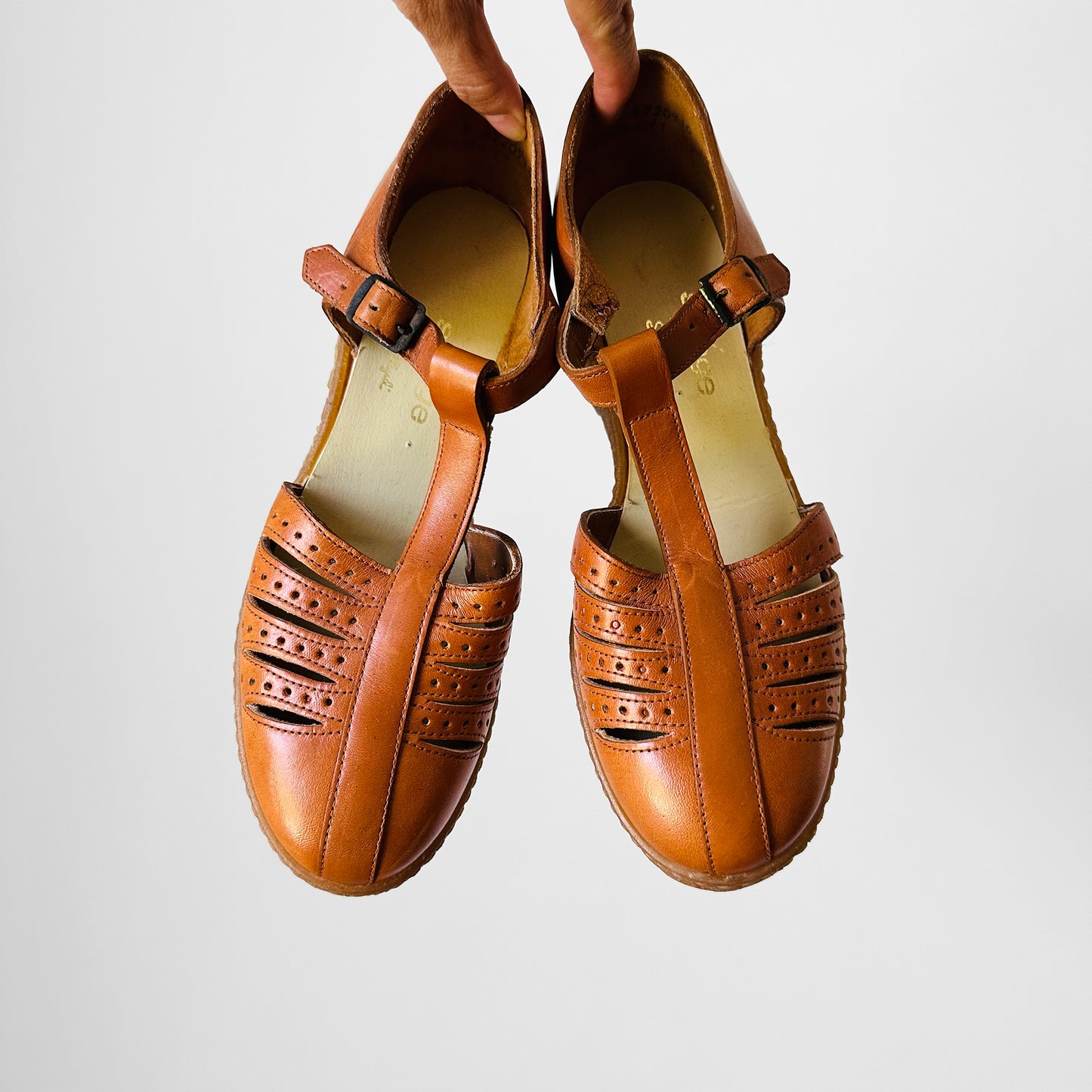 1970s Structured Tobacco Brown Leather Rubber Soled T-Strap Mary Jane Sandals Shoes - Sz. 7