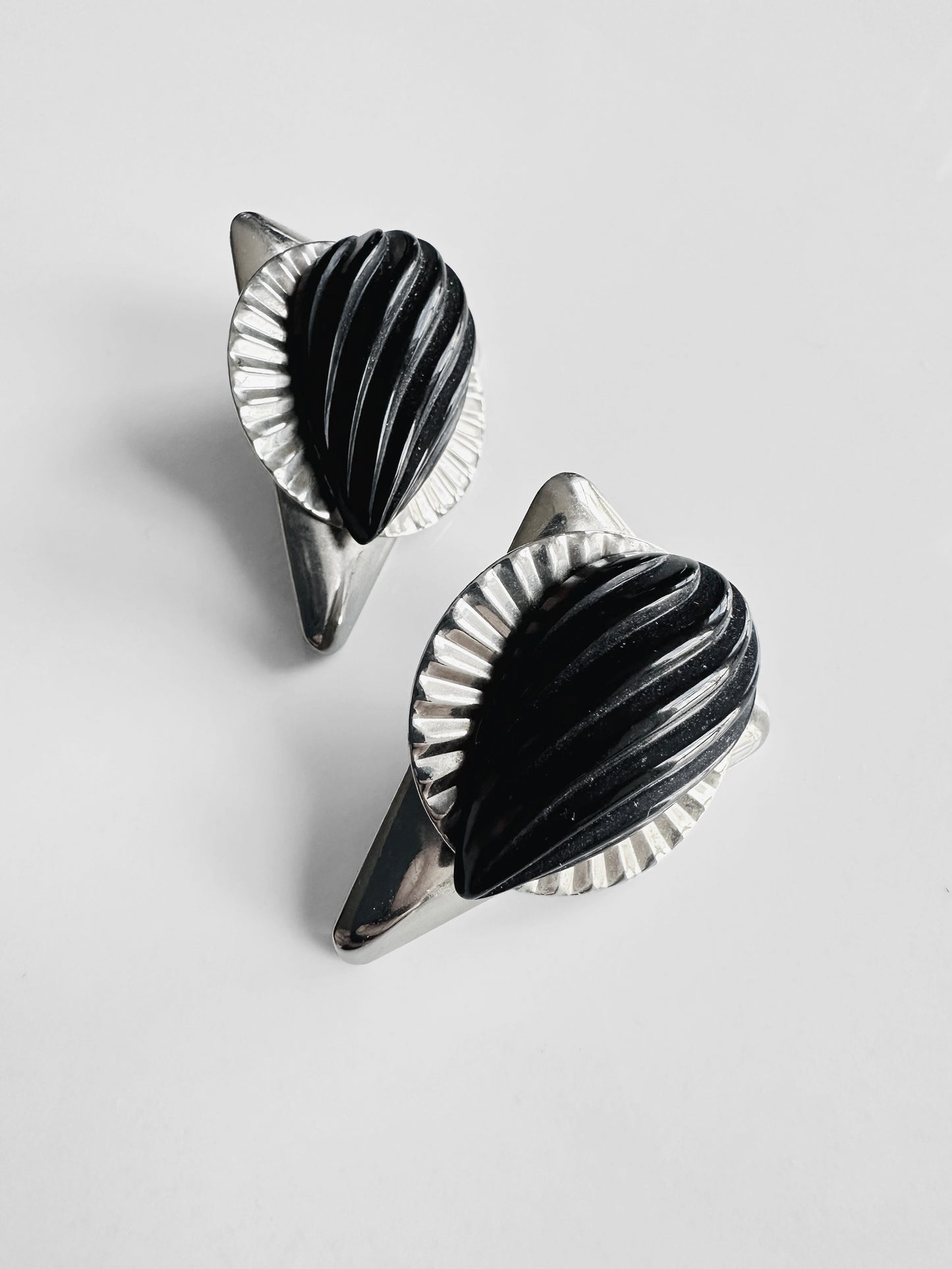 1970s Ribbed Black Resin and Fluted Metal Post Earrings