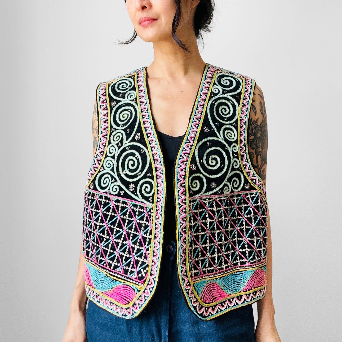 1980s Embroidered Patterned Statement Vest -  Sz. M/L