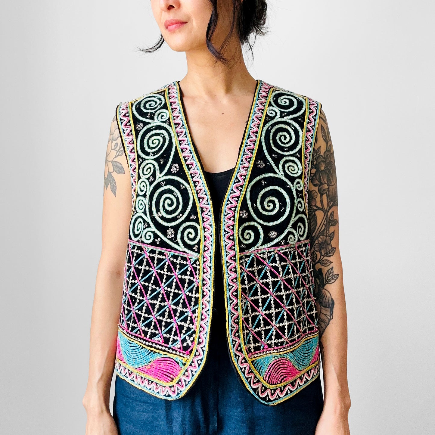 1980s Embroidered Patterned Statement Vest -  Sz. M/L