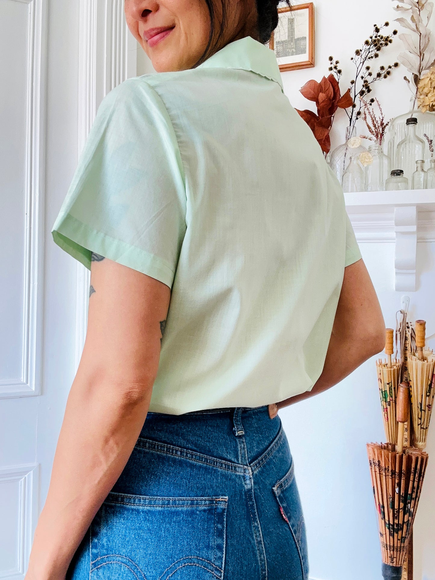 1960s - 1970s Mint Green Embroidered Short Sleeve Collared Shirt - Sz. Sm
