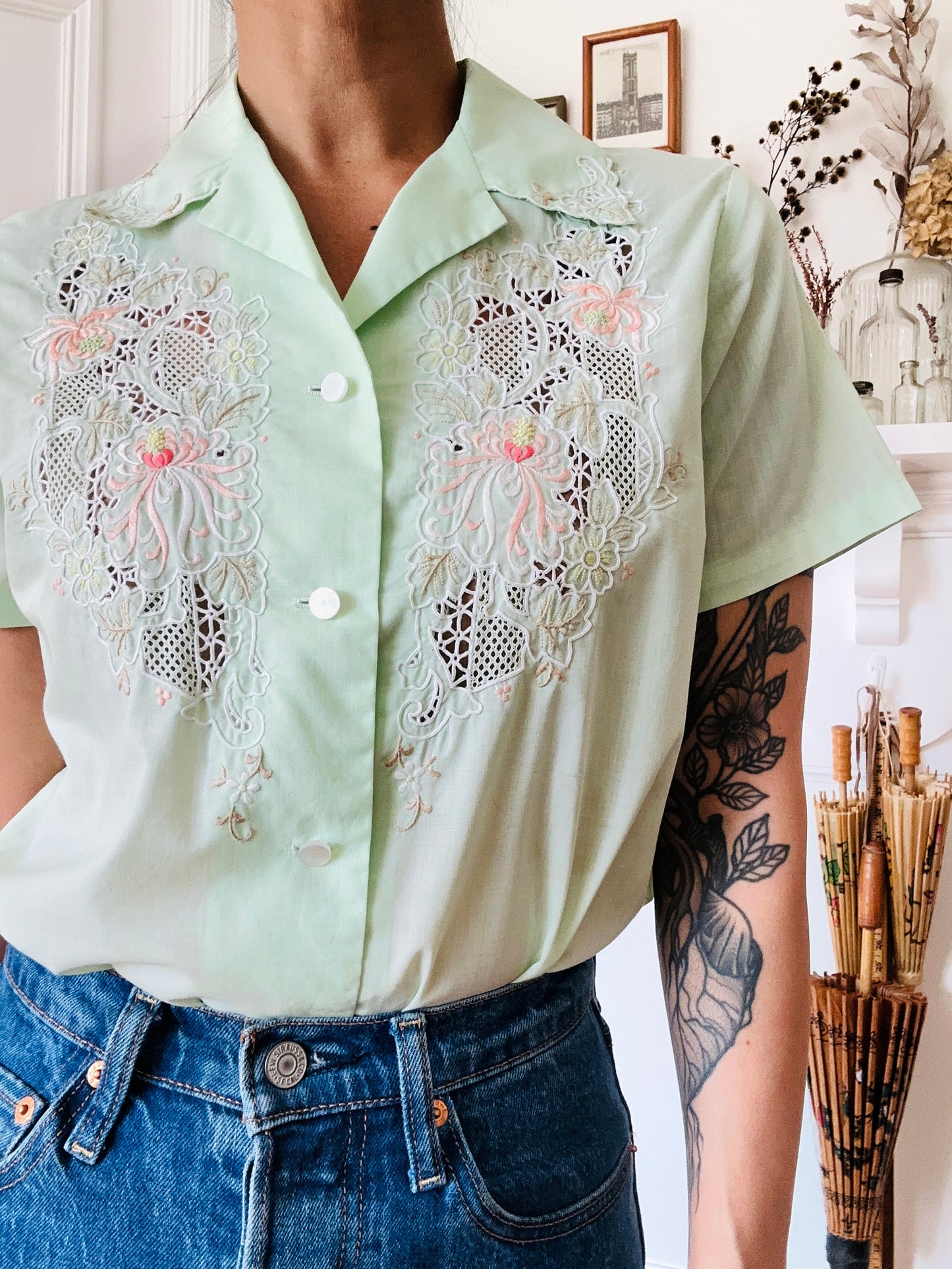 1960s - 1970s Mint Green Embroidered Short Sleeve Collared Shirt - Sz. Sm
