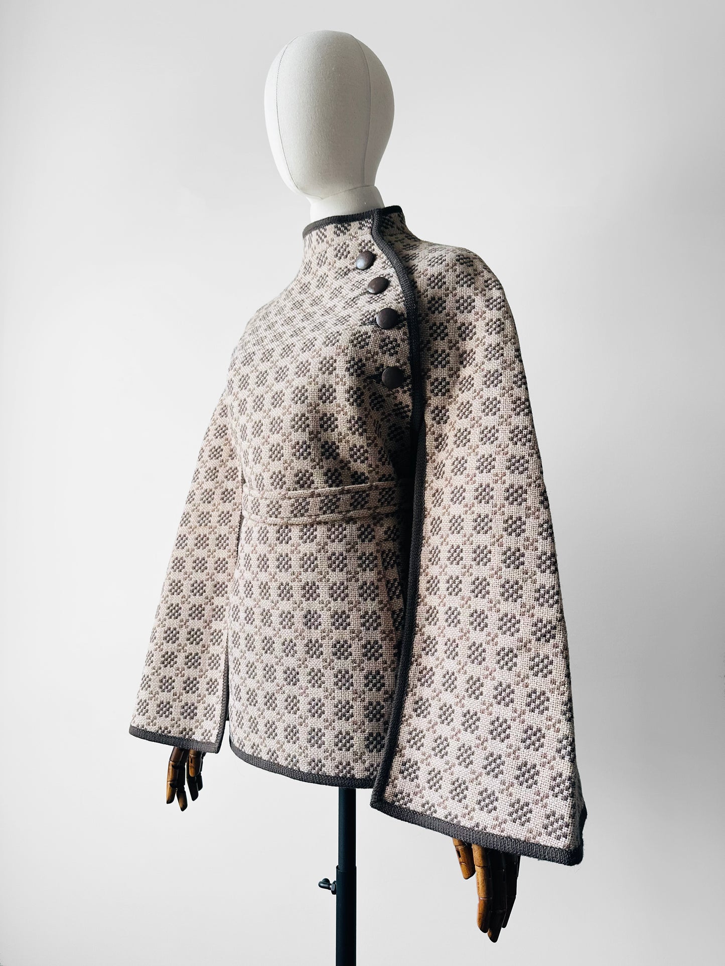 1960s - 1970s Soft Taupe Trefriw Woollen Mills Welsh Deadstock Patterned Cape Coat