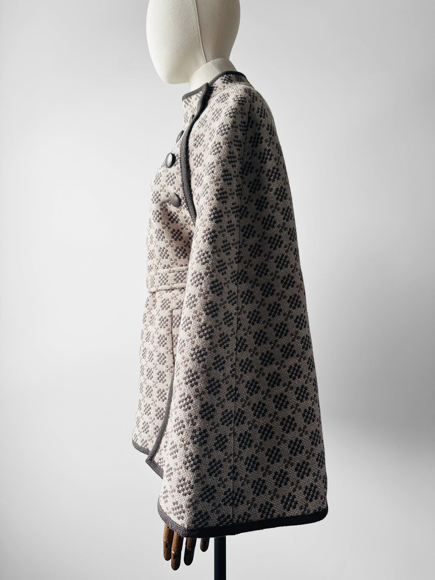 1960s - 1970s Soft Taupe Trefriw Woollen Mills Welsh Deadstock Patterned Cape Coat