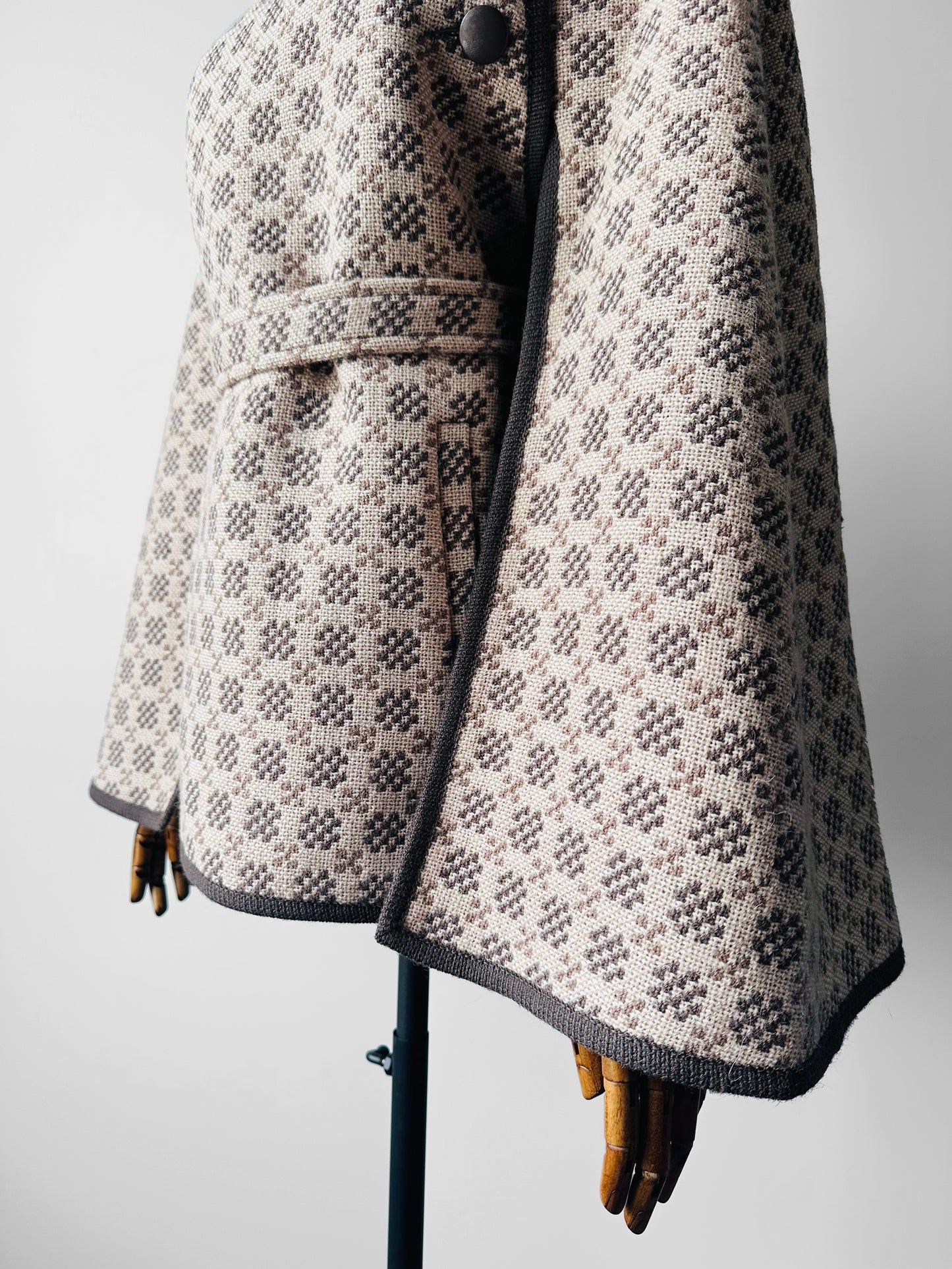 1960s - 1970s Soft Taupe Trefriw Woollen Mills Welsh Deadstock Patterned Cape Coat