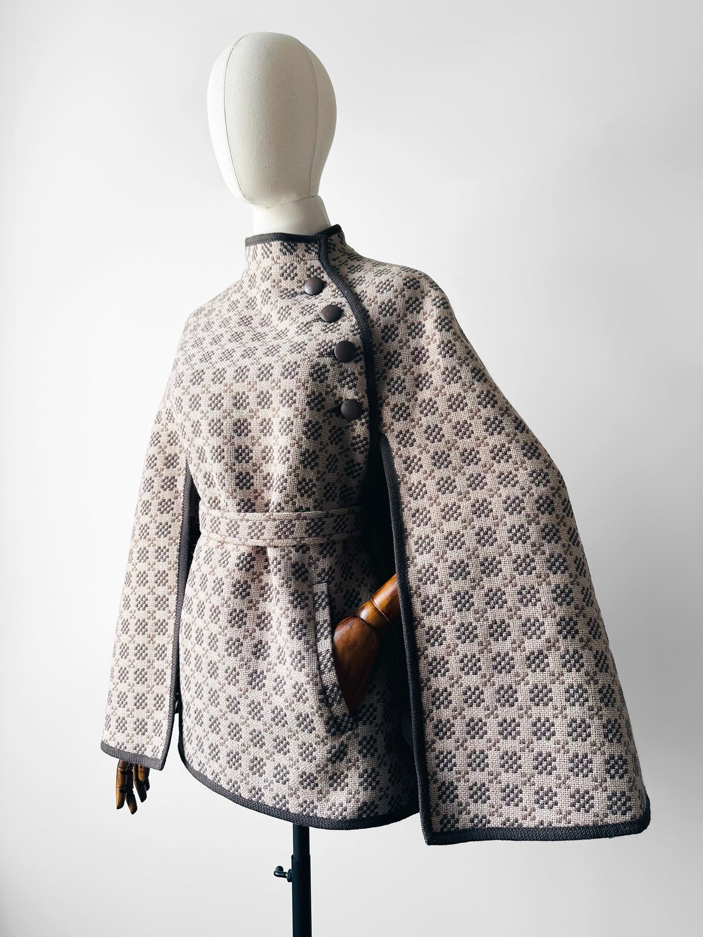 1960s - 1970s Soft Taupe Trefriw Woollen Mills Welsh Deadstock Patterned Cape Coat