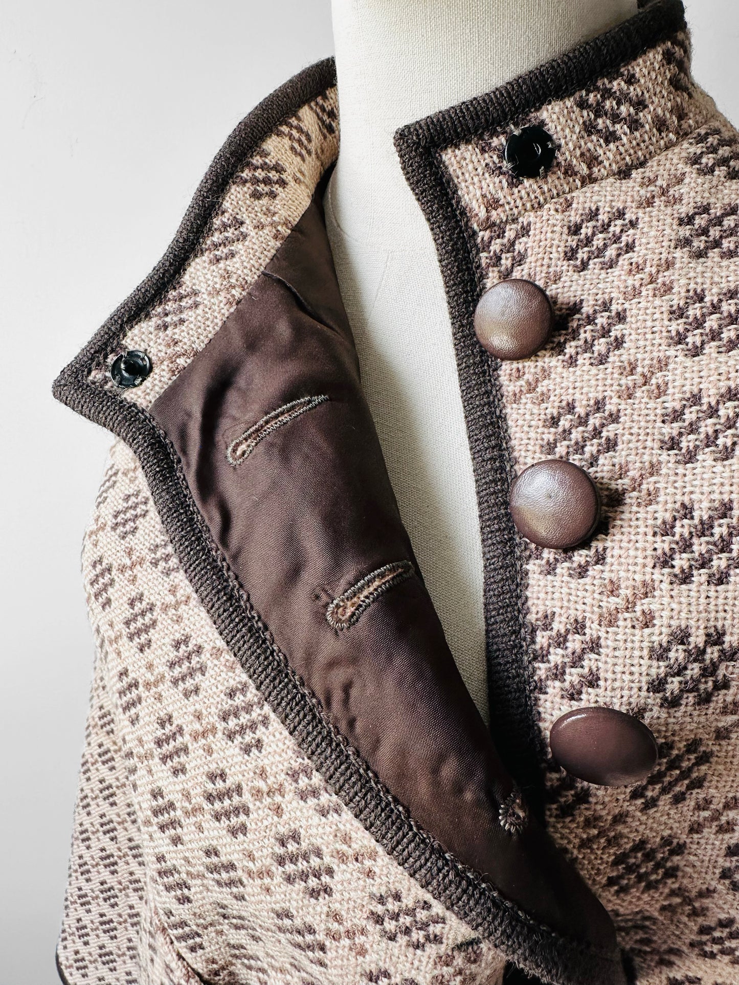 1960s - 1970s Soft Taupe Trefriw Woollen Mills Welsh Deadstock Patterned Cape Coat