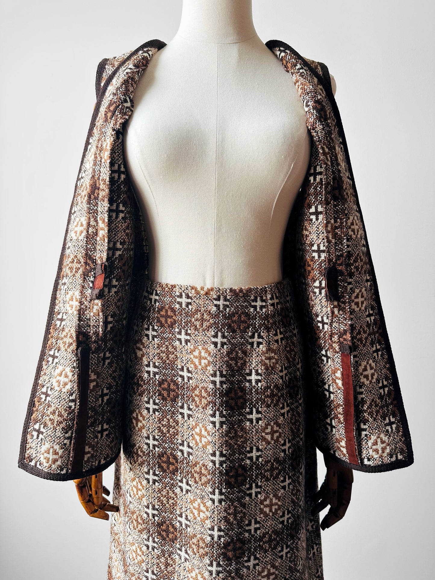 1960s - 1970s Brown and Cream Trefriw Woolen Suede Pocket Skirt and Vest Two-Piece Set - Sz. S/M