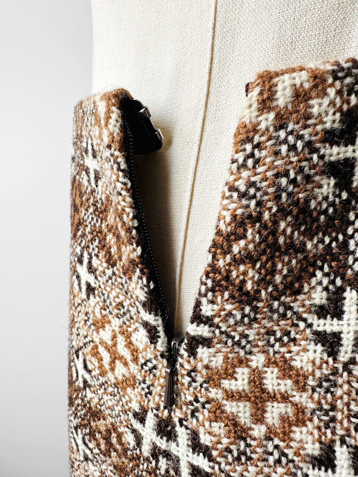 1960s - 1970s Brown and Cream Trefriw Woolen Suede Pocket Skirt and Vest Two-Piece Set - Sz. S/M