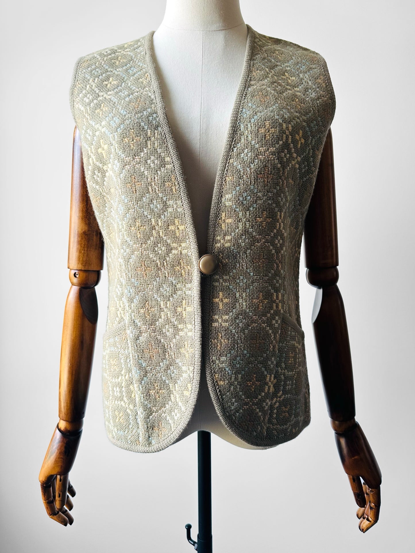 1970s Light Sage Trefriw Woollen Mills Pure New Wool Vest with Geometric Pattern - Sz. S/M