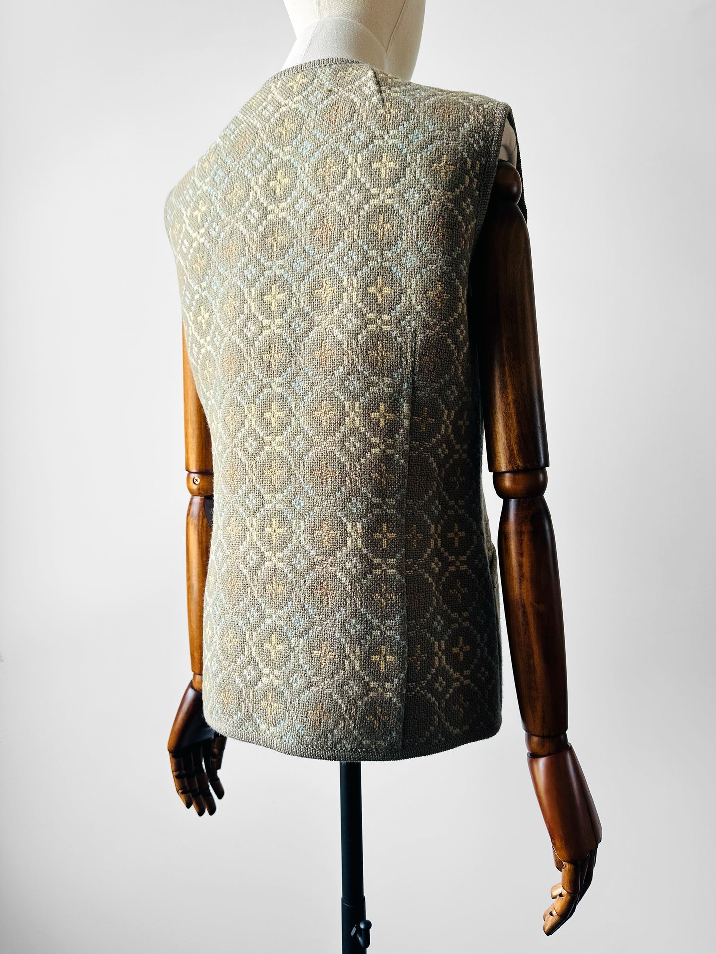 1970s Light Sage Trefriw Woollen Mills Pure New Wool Vest with Geometric Pattern - Sz. S/M