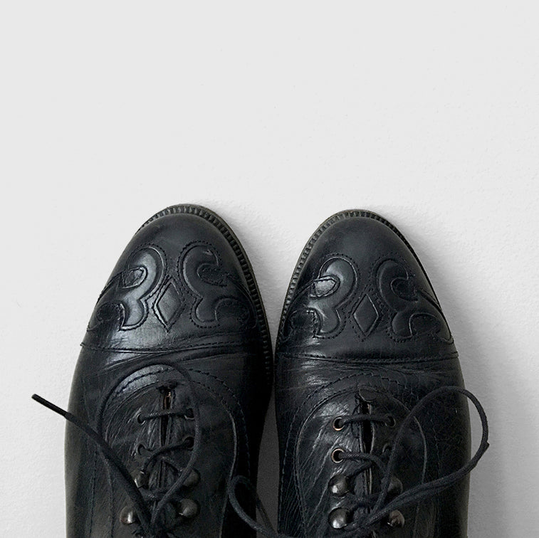 1990s Arnold Churgin Black Leather Scroll-Detail Lace-Up Flat Shoe Shoes