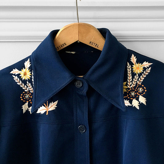 1970s Navy Long-Sleeve Floral Embroidered Front Pocket Shirt