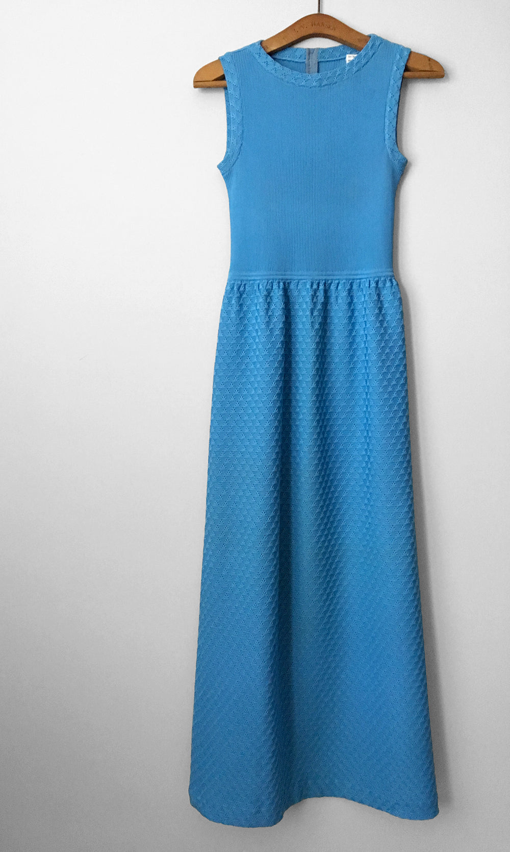 1960s - 1970s Sky-Blue Sleeveless Floor-Length Ribbed Knit Dress