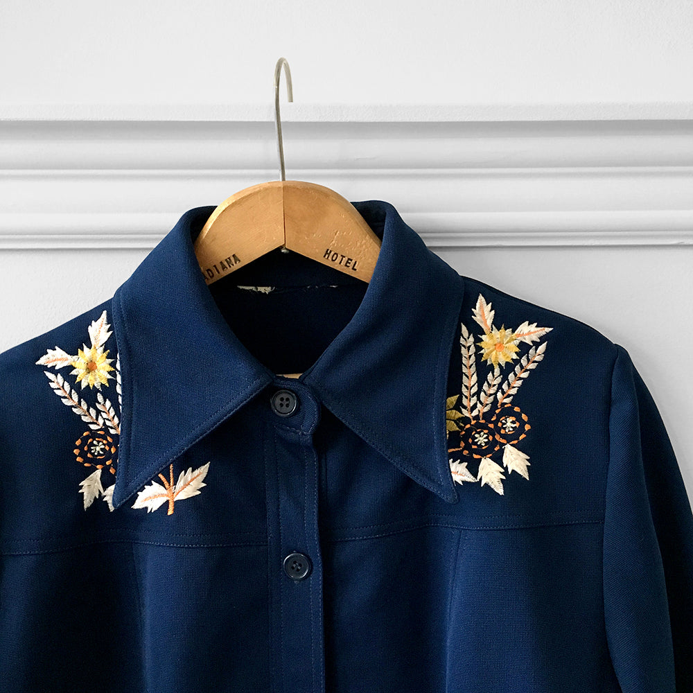 1970s Navy Long-Sleeve Floral Embroidered Front Pocket Shirt