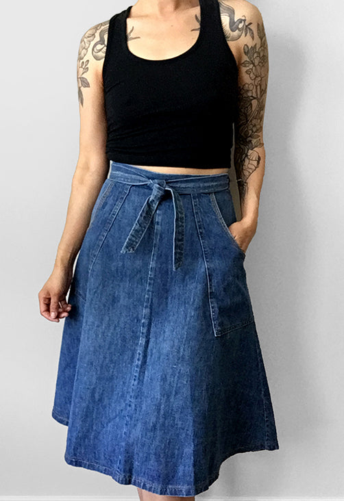 1970s Denim A-Line Knee-Length Tied Waist Wrap Skirt