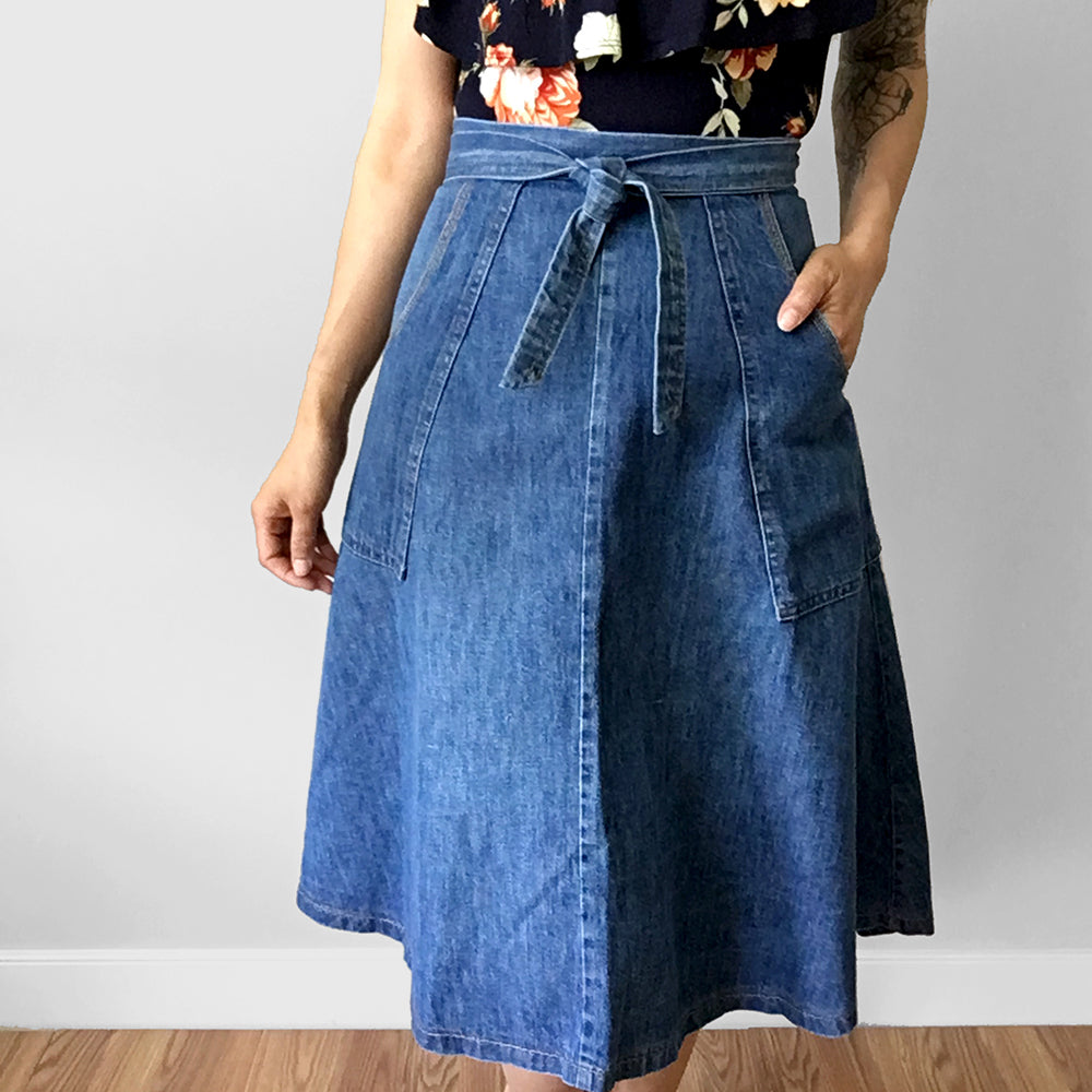 1970s Denim A-Line Knee-Length Tied Waist Wrap Skirt