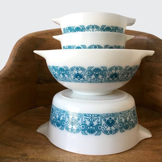 Set of 4 1960s MCM Mid-Century Modern Blue and White Pyrex Folk Design Mixing Pyrex Baking Bowls