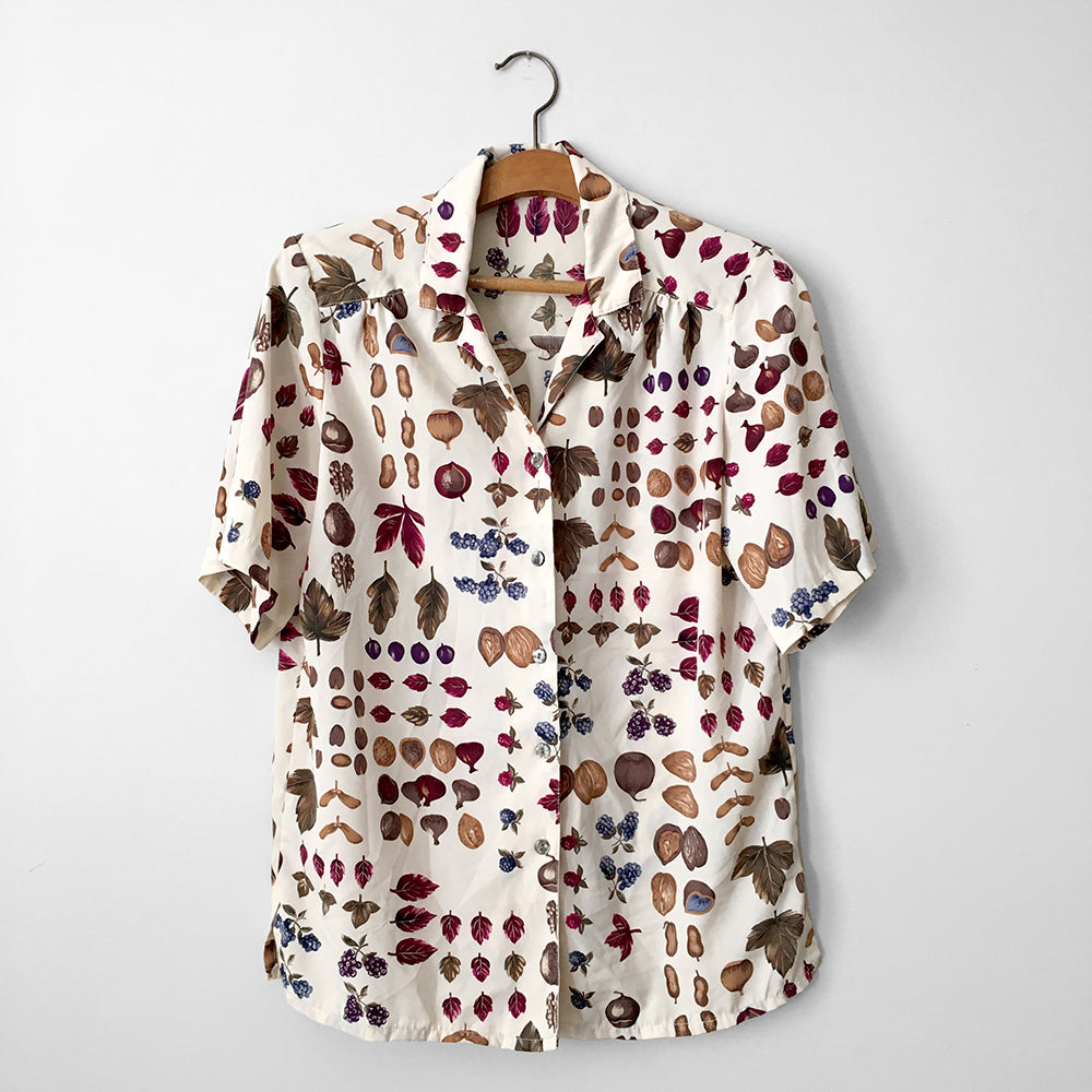 Off-White Button-Front Collared Short-Sleeve Autumn Patterned Leaf Shirt