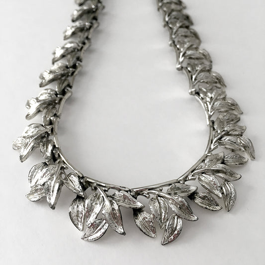 1950s Silver-Toned Leaf-Link Necklace