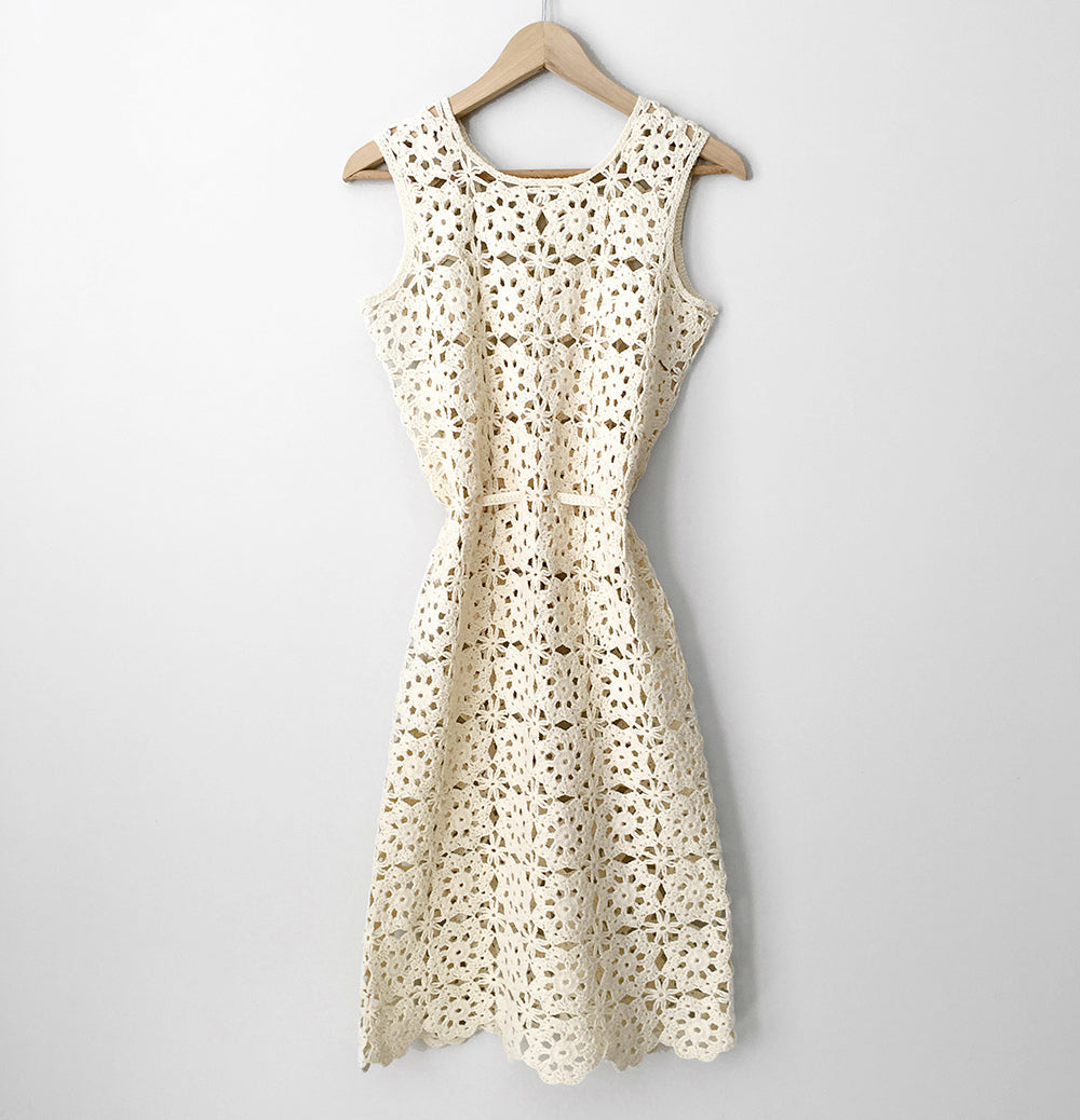 1970s Belted Knee-Length Fitted Cream Crochet Dress