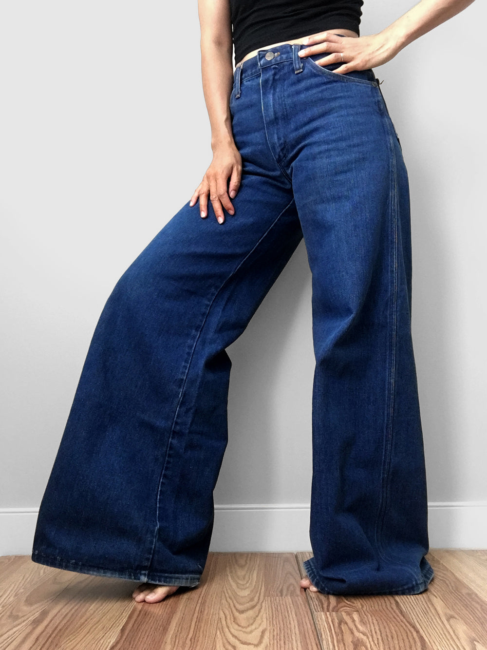 1970s High-Waisted Wide-Legged Denim Wrangler Blue Jeans