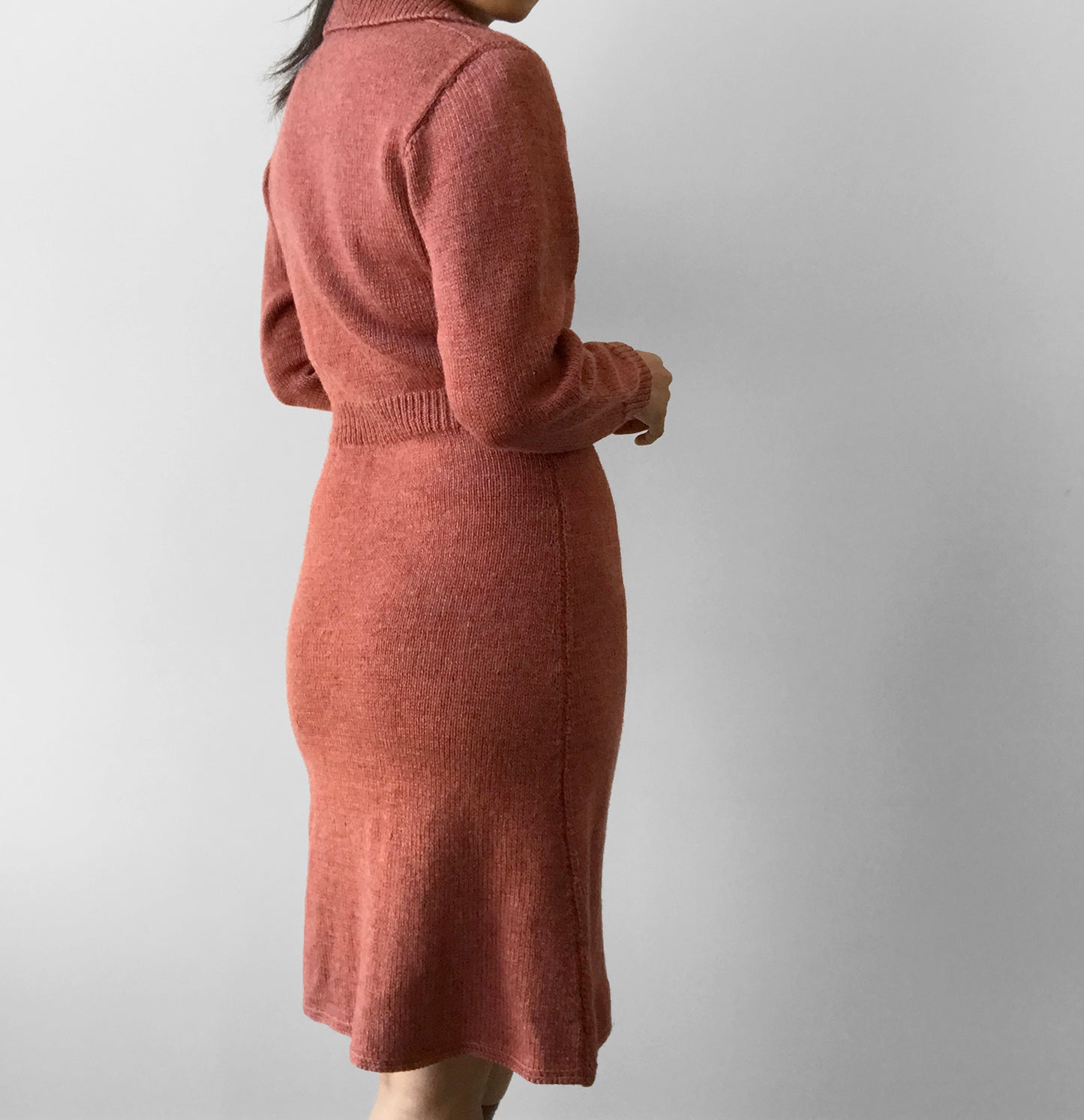 1970s Mauve Fitted Long-Sleeve Collared Knit Dress