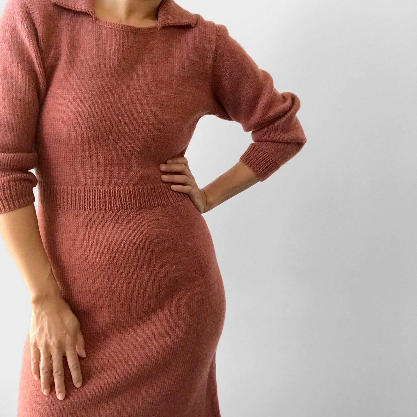 1970s Mauve Fitted Long-Sleeve Collared Knit Dress