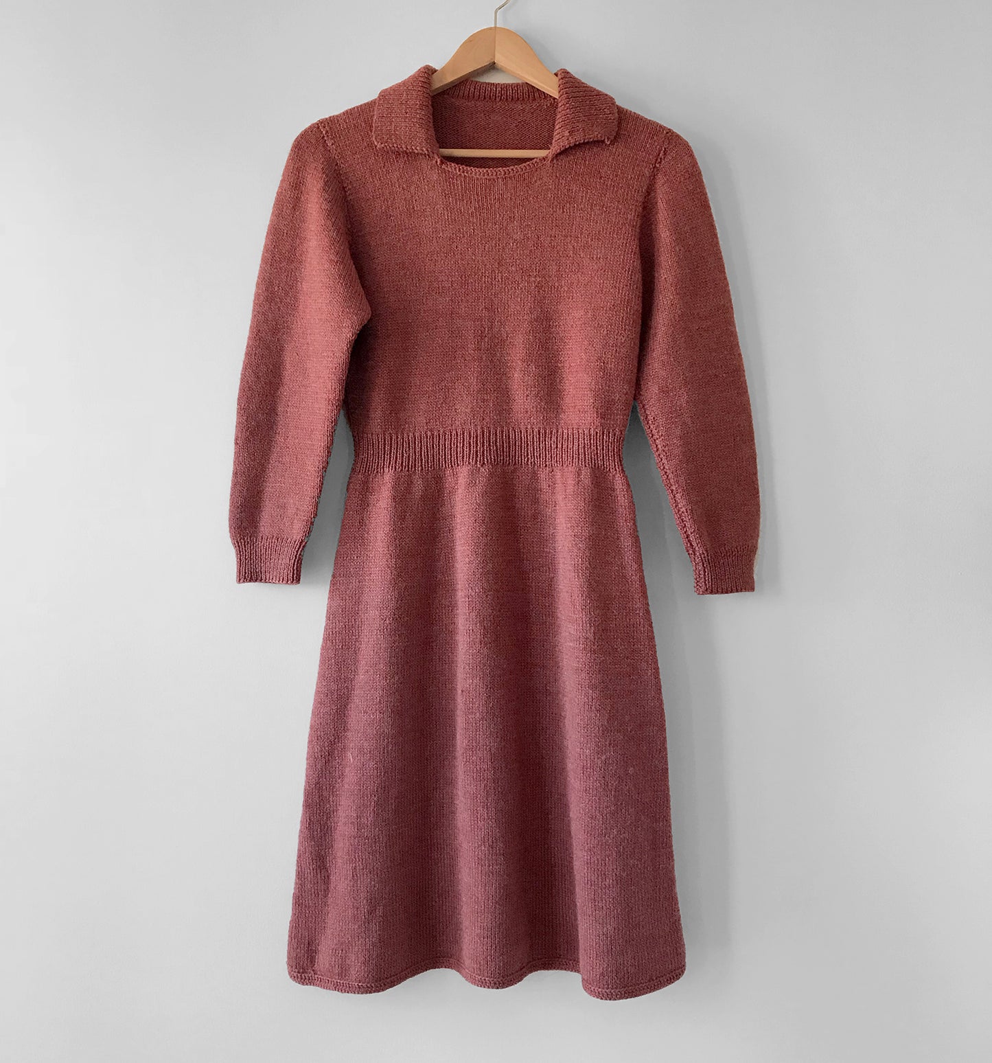 1970s Mauve Fitted Long-Sleeve Collared Knit Dress