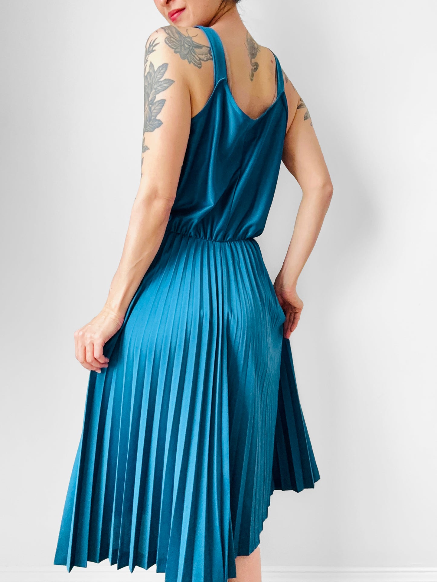 1970s Minimalist Teal Blue Pleated Sleeveless Dress - S/M