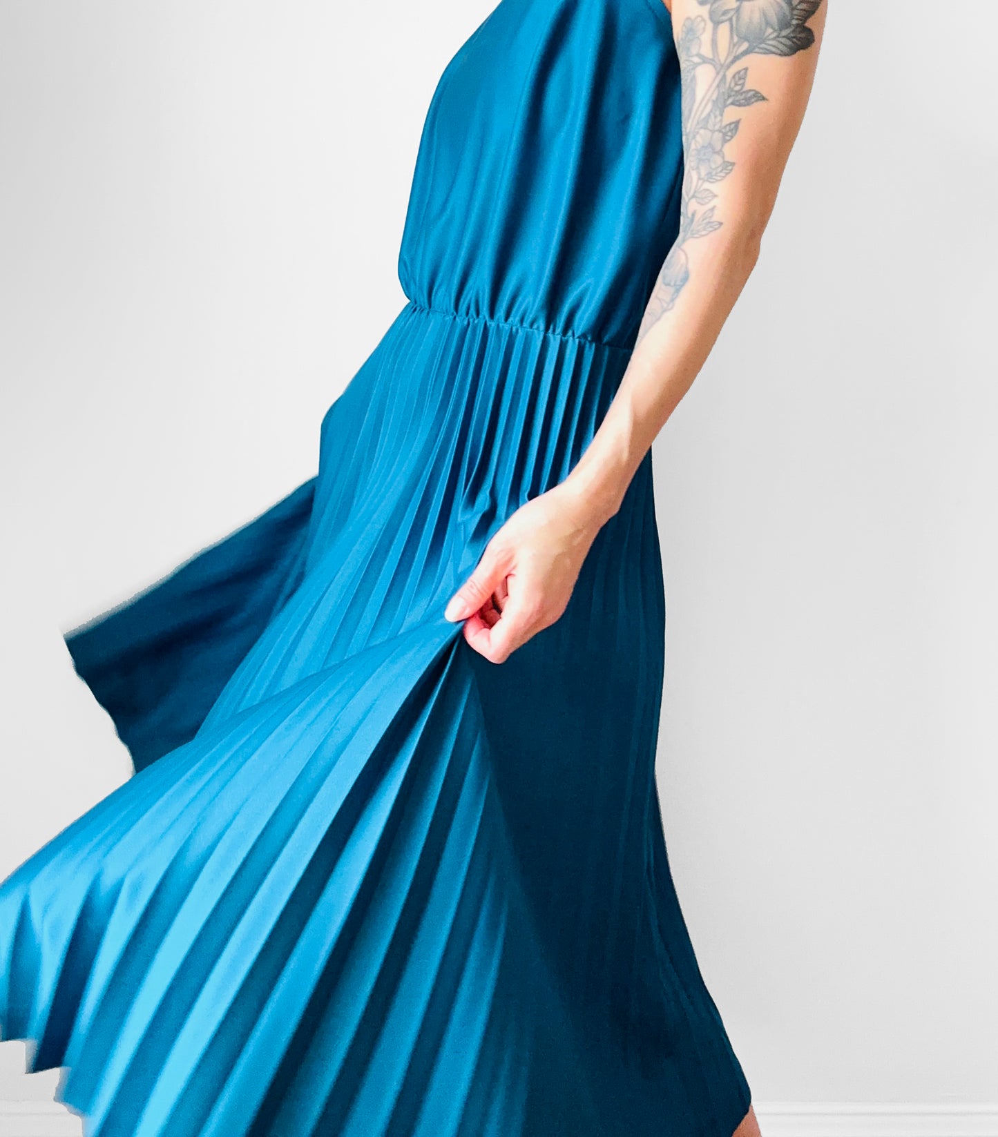 1970s Minimalist Teal Blue Pleated Sleeveless Dress - S/M