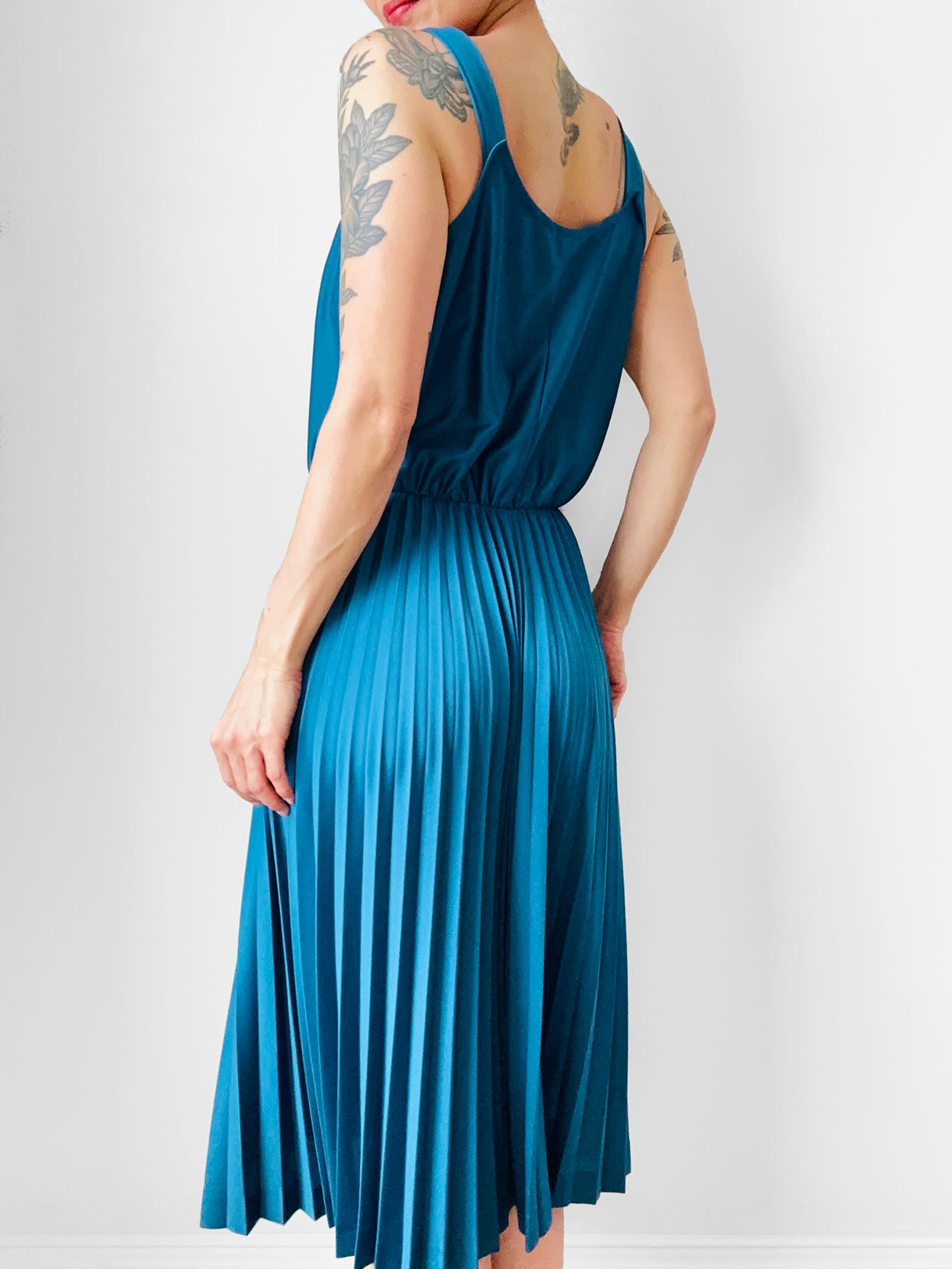 1970s Minimalist Teal Blue Pleated Sleeveless Dress - S/M