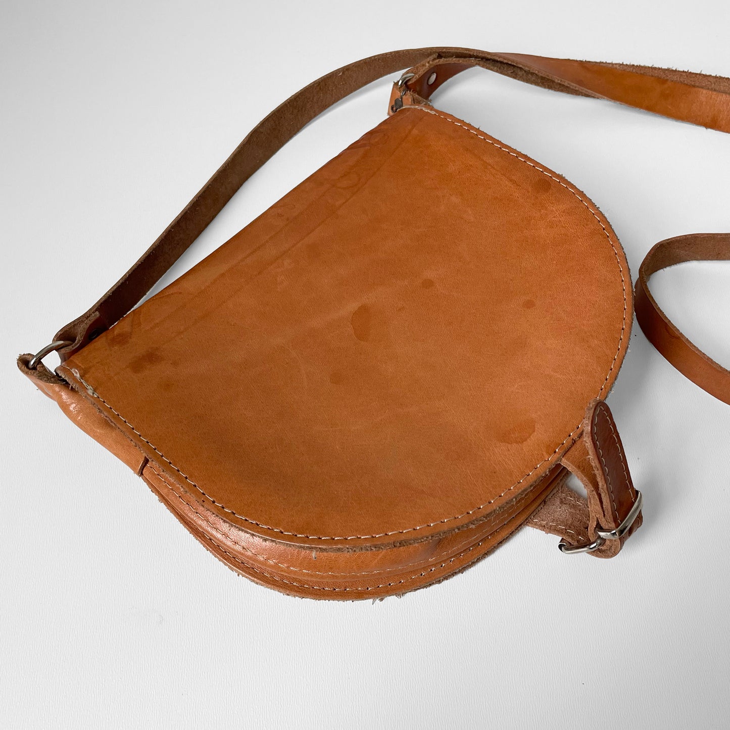 1970s Tobacco Tooled Soft Crossbody Curved Shoulder-Bag Purse