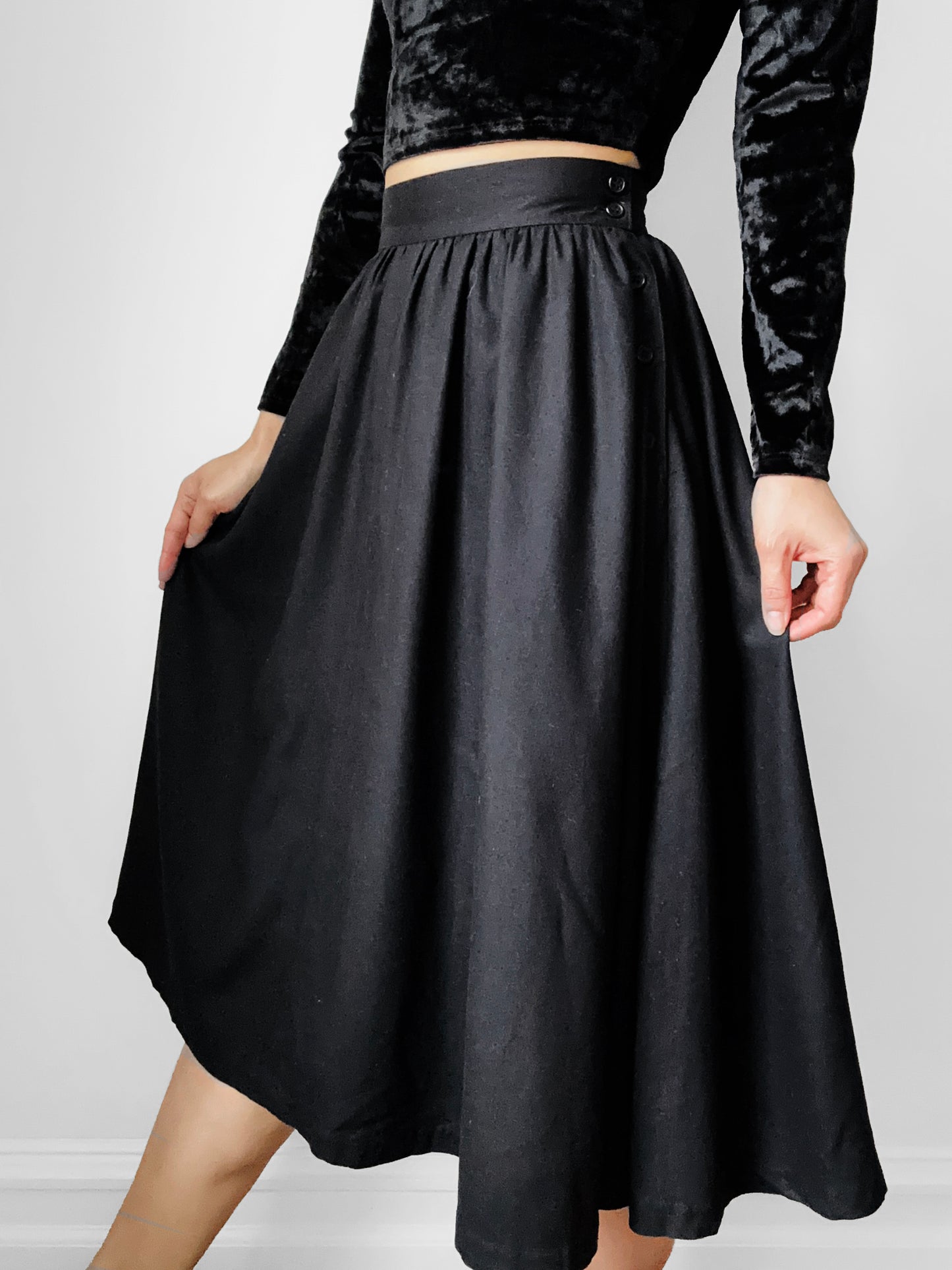 1990s Black Raw Silk Side-Button Fit and Flare Knee-Length Skirt - Waist 25