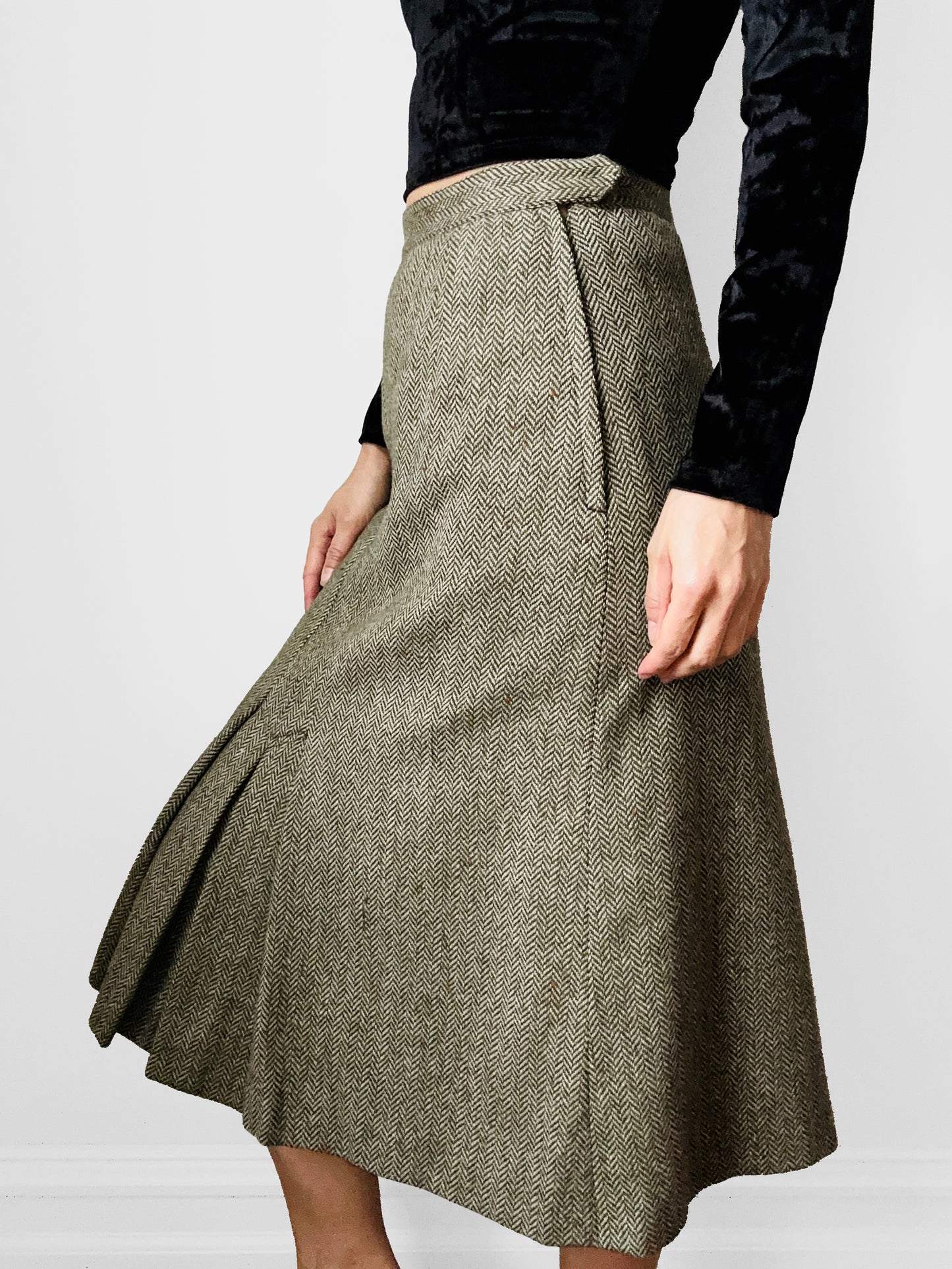 1960s Sage Green Wool Tweed Inverted Pleat A-Line Midi Length Skirt - Waist 26