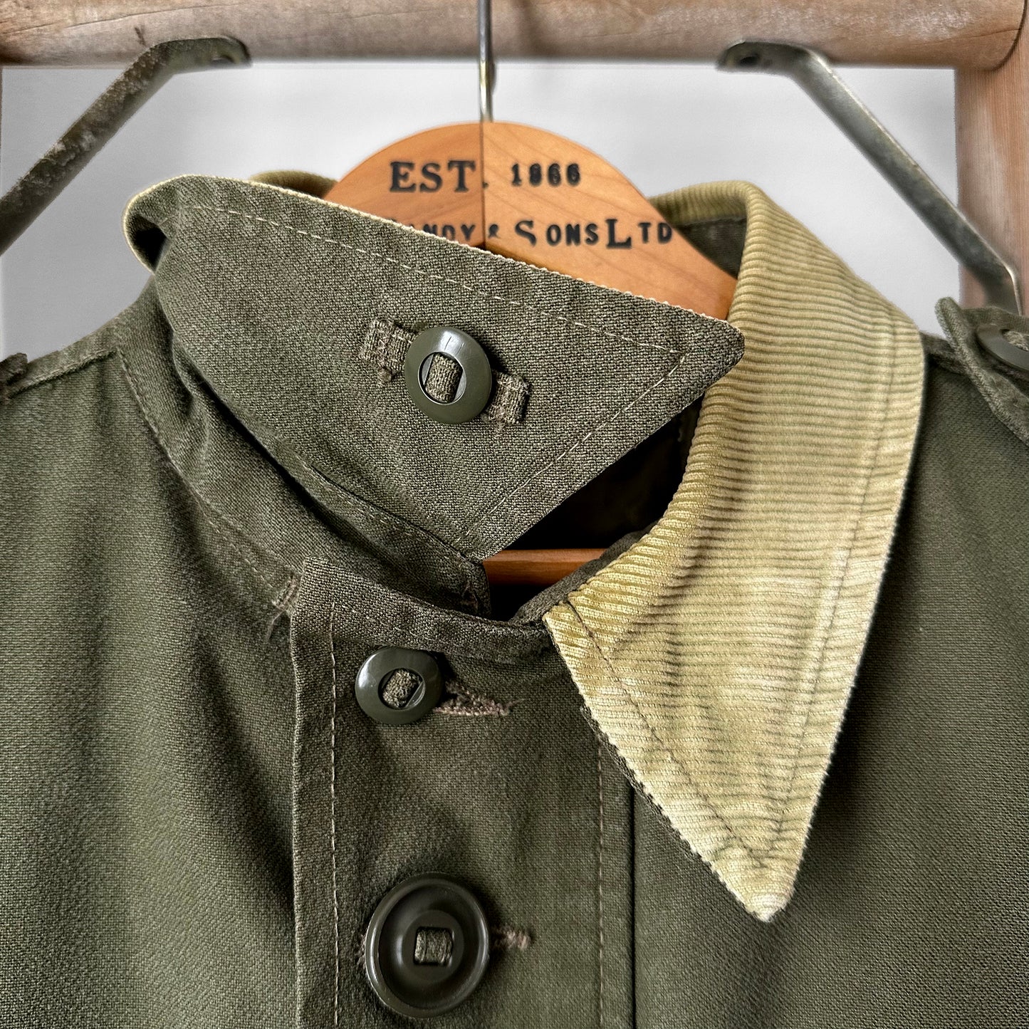 1990s Quilted Lined Corduroy Collar Olive Green Military Army Combat Jacket - Reg. M