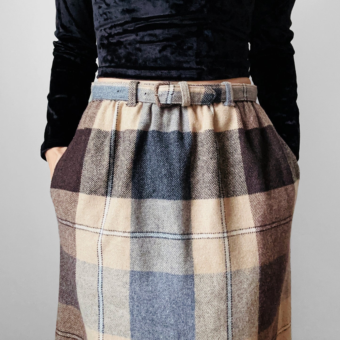 1960-1970s Brown Beige Grey Plaid Elastic Waist Wool Belted Skirt - Waist 26-30