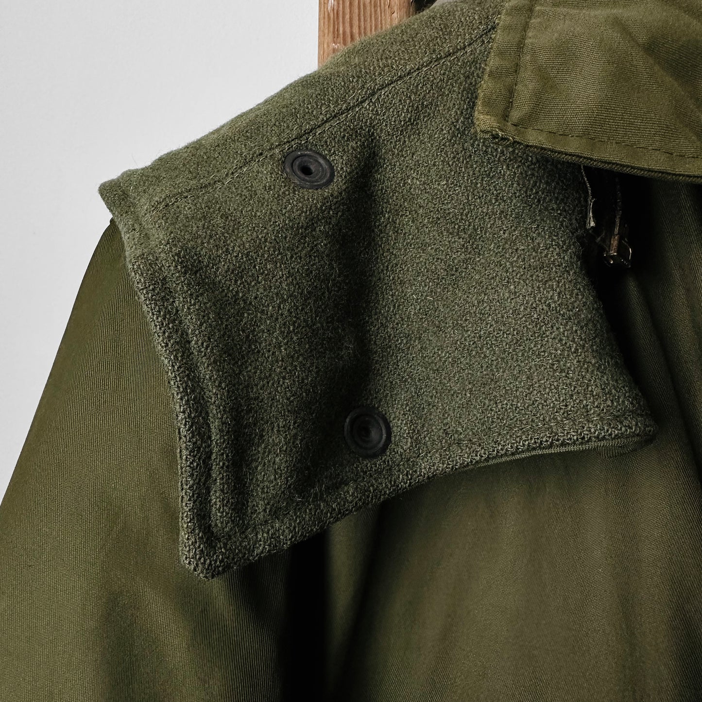 1980s - 1990s Quilted Lined Olive Green Military Army Battle Field Jacket - Sz. L