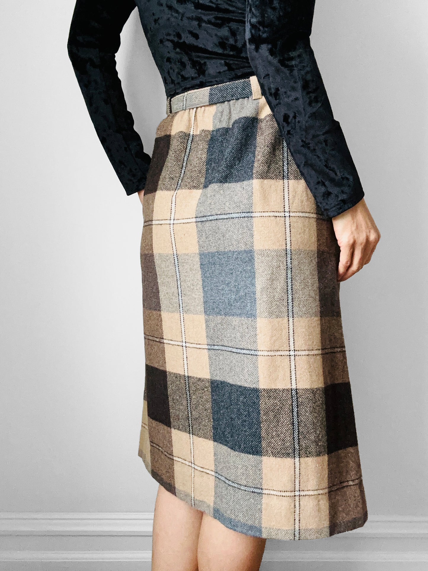 1960-1970s Brown Beige Grey Plaid Elastic Waist Wool Belted Skirt - Waist 26-30