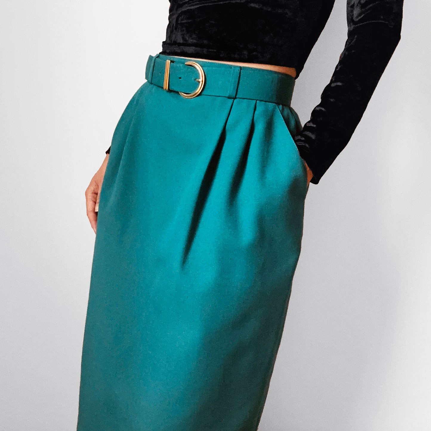 1980s High-Waisted Green Belted Fitted Knee-Length Skirt - Waist 28