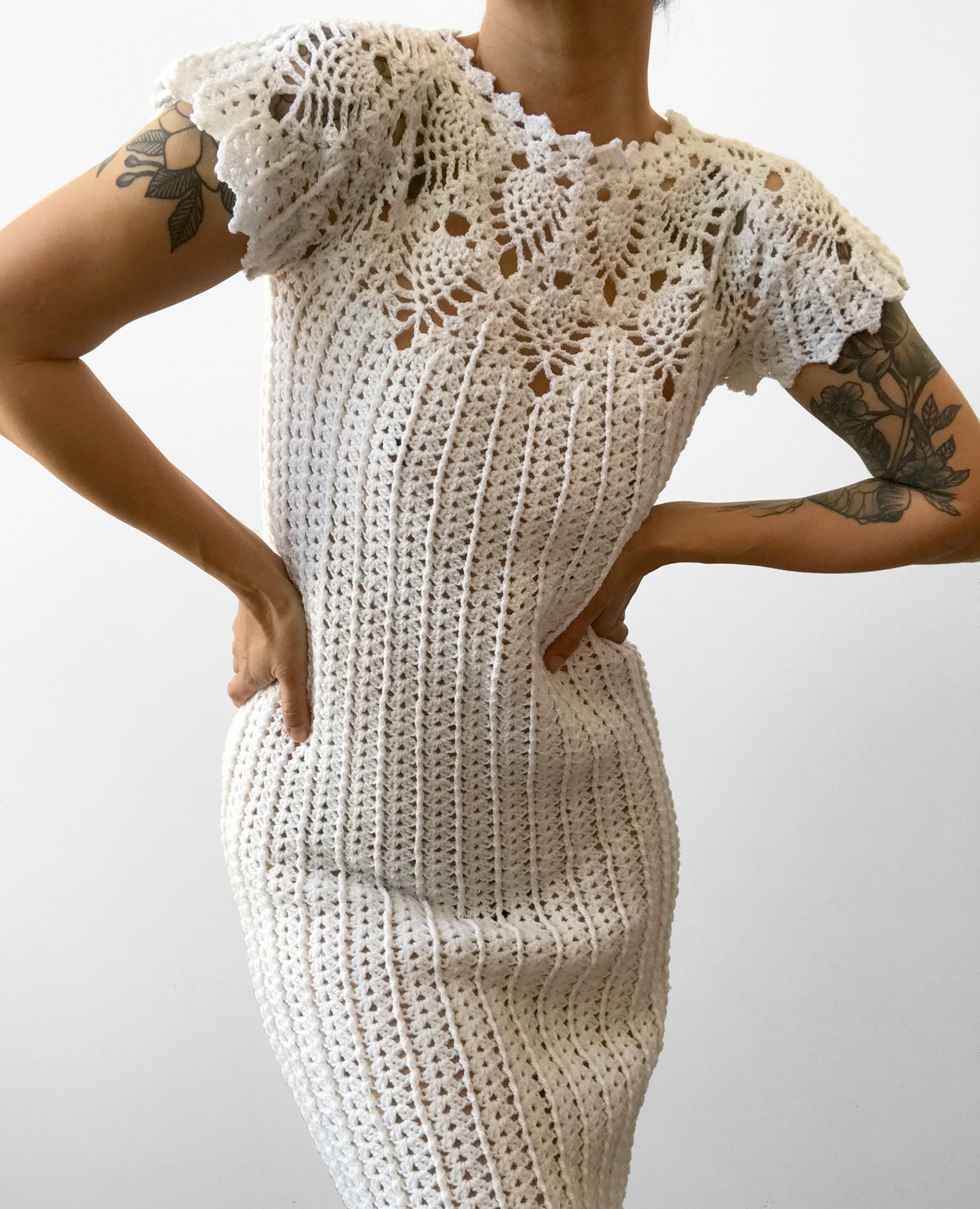 1970s White Crochet Knit Bohemian Knee-Length Fitted Dress