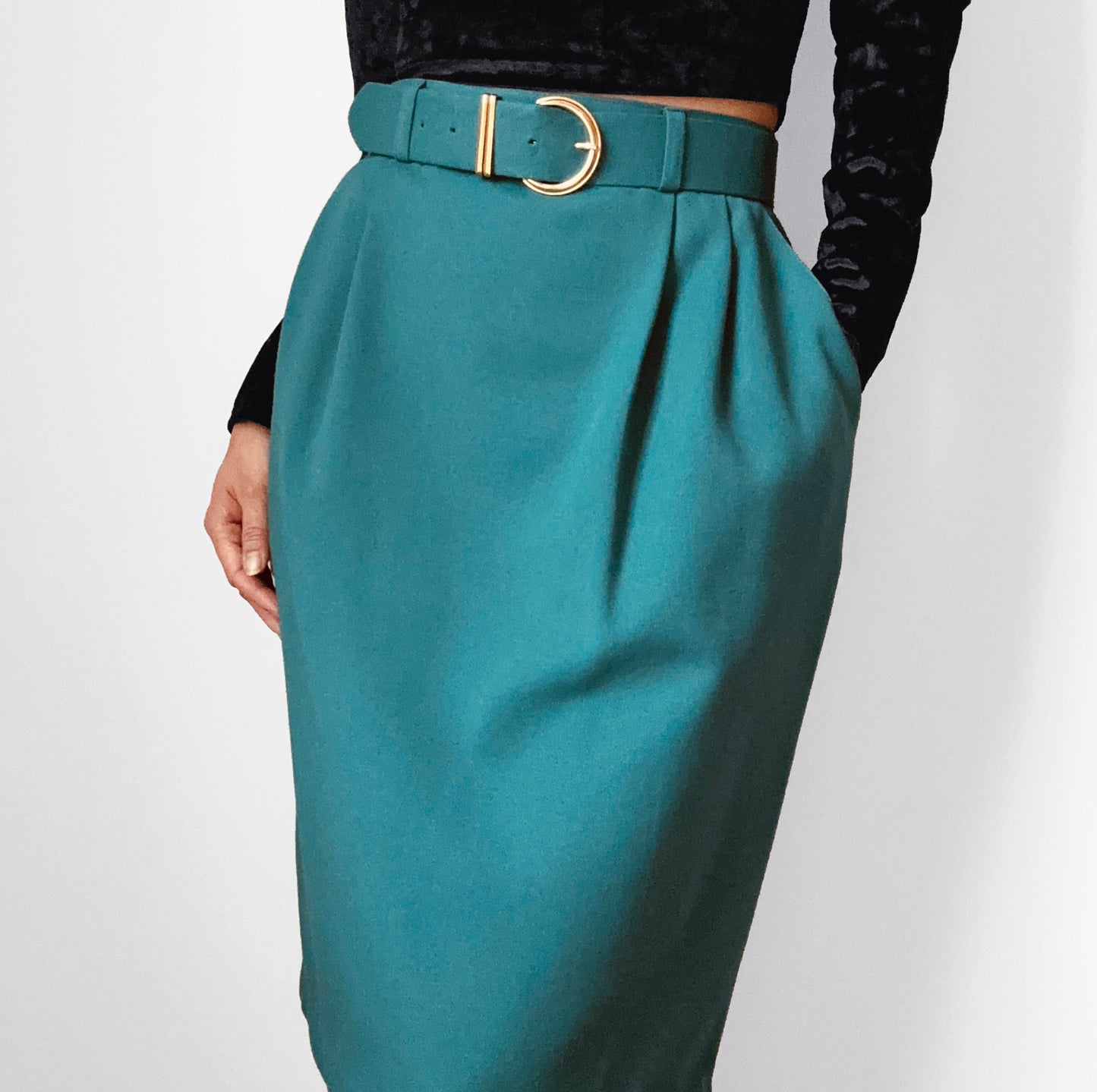 1980s High-Waisted Green Belted Fitted Knee-Length Skirt - Waist 28