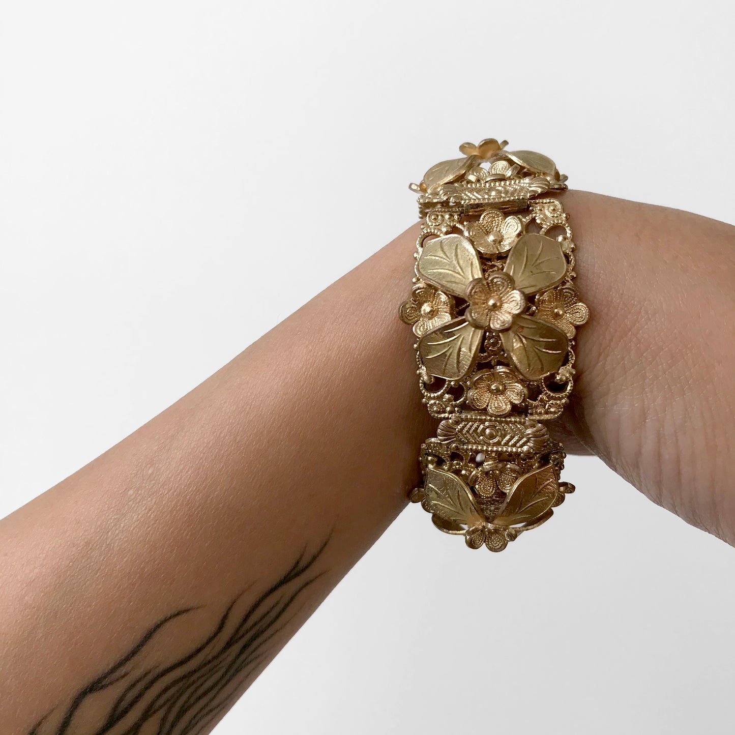 1970s Floral Gold-Toned Link Cuff Bracelet