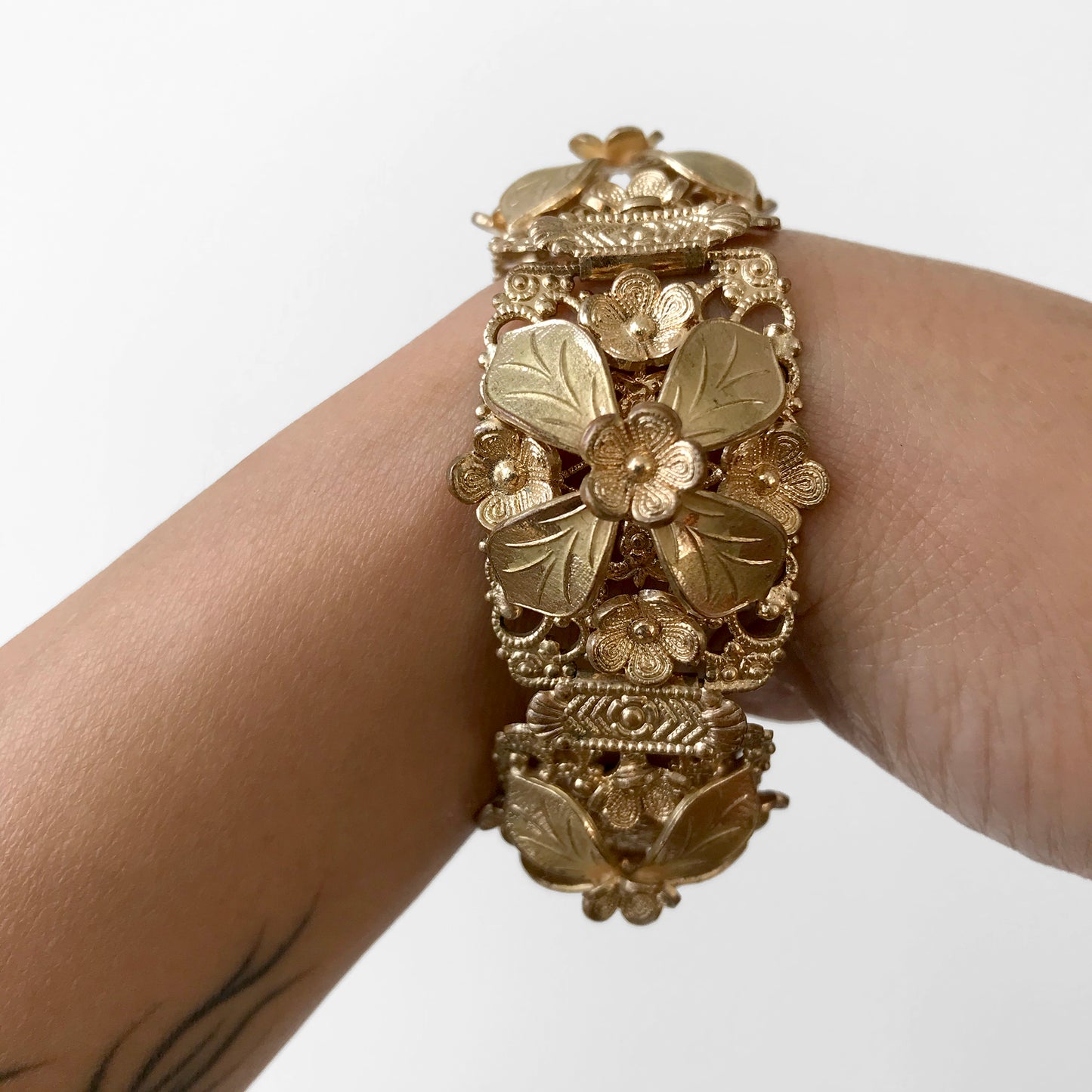 1970s Floral Gold-Toned Link Cuff Bracelet