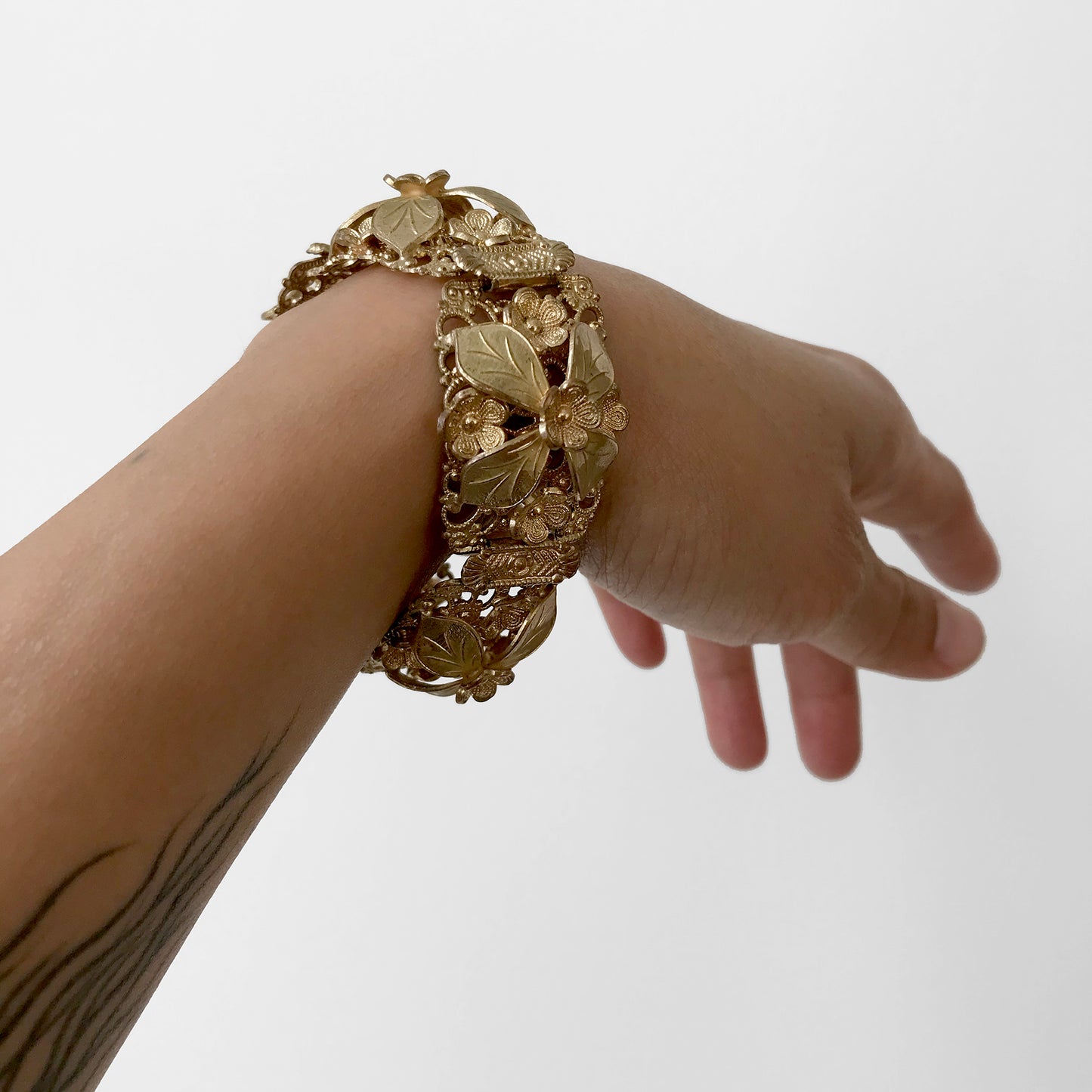 1970s Floral Gold-Toned Link Cuff Bracelet