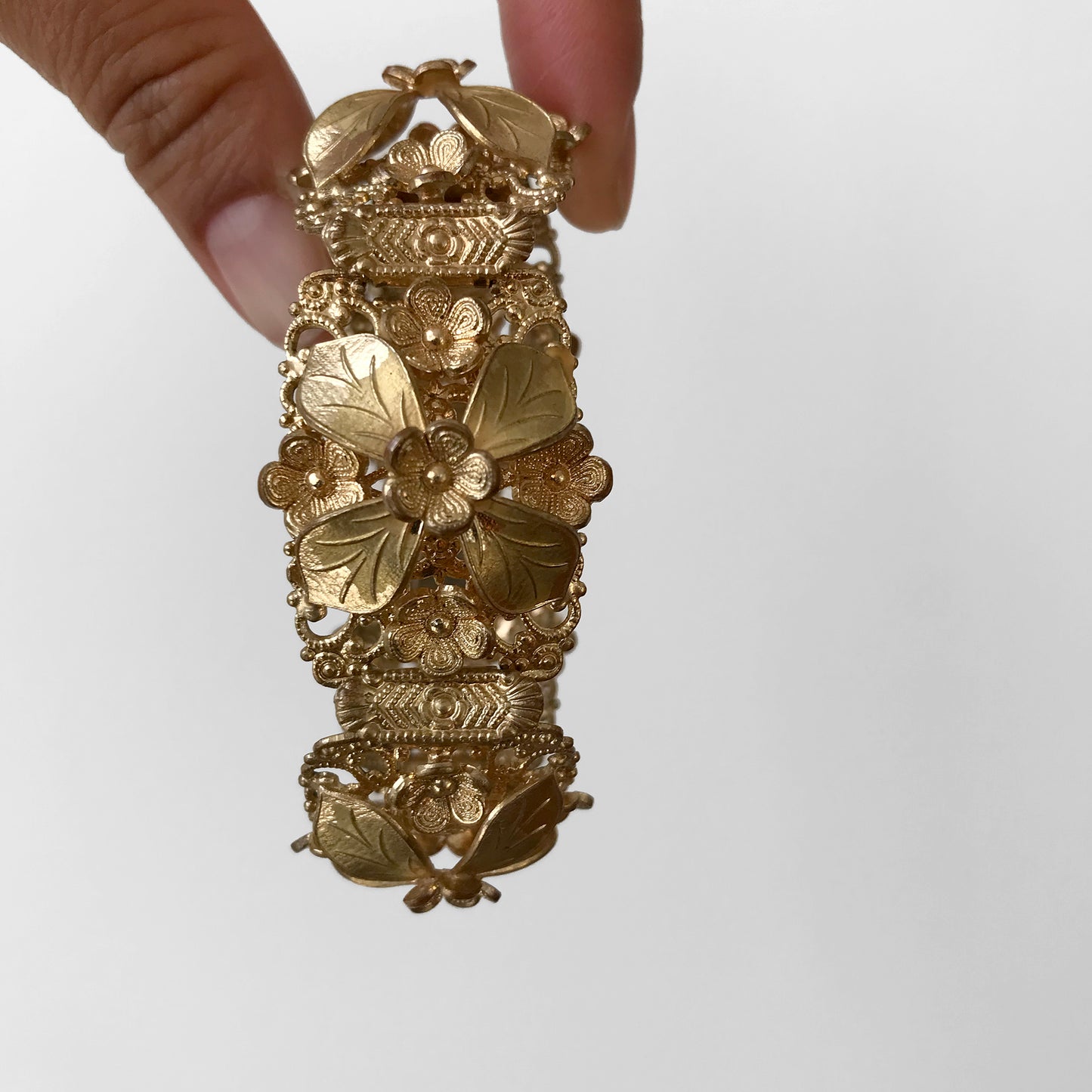 1970s Floral Gold-Toned Link Cuff Bracelet