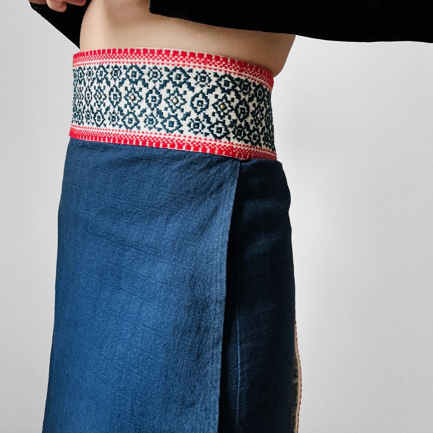 Y2K Embroidered Tied Waist Navy Linen Wrap Skirt - Waist 27.5