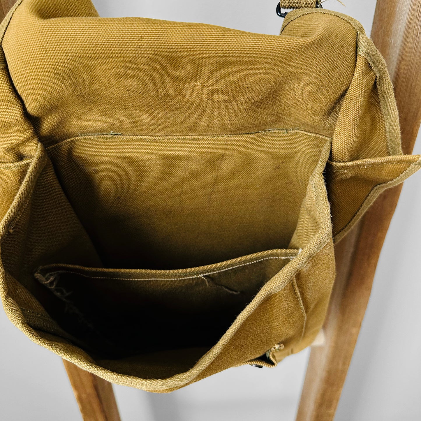 1950s US Army Pea Green Structured Well-Worn Distressed Canvas Crossbody Military Field Satchel