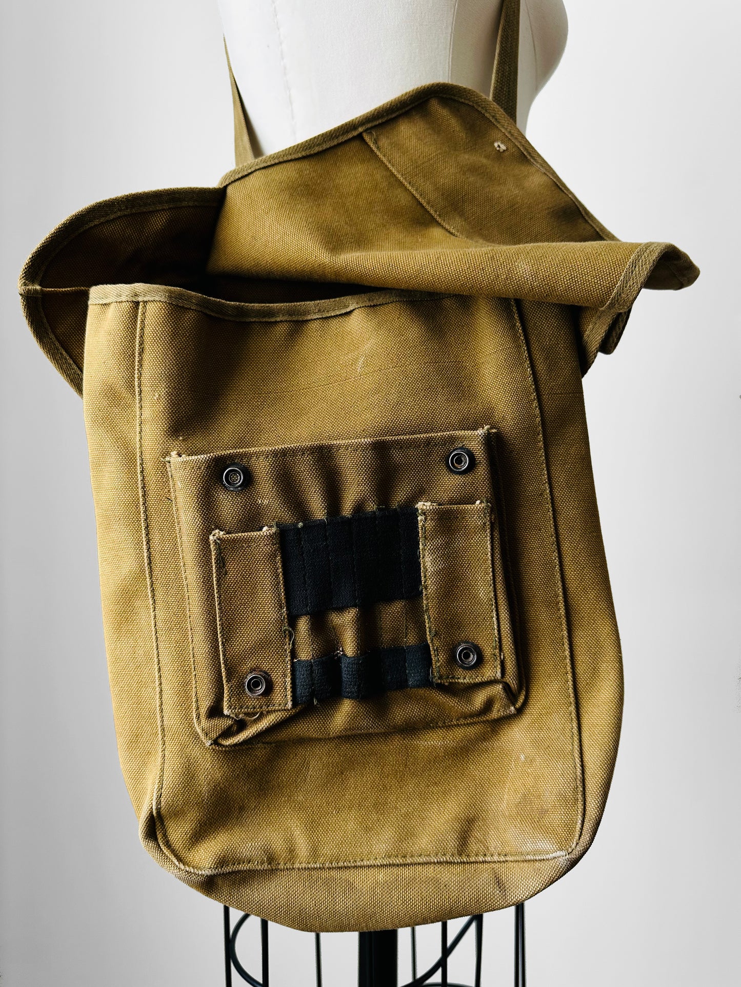 1950s US Army Pea Green Structured Well-Worn Distressed Canvas Crossbody Military Field Satchel